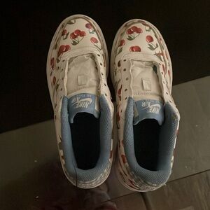 Hi I’m selling these shoes